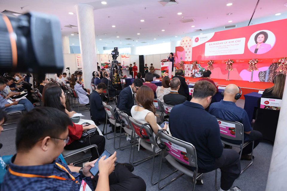 Toàn cảnh lễ khai mạc Triển lãm Fi Vietnam 2026 tại SECC sáng ngày 13/5, sự kiện quy tụ hơn 300 thương hiệu toàn cầu từ hơn 40 quốc gia và vùng lãnh thổ