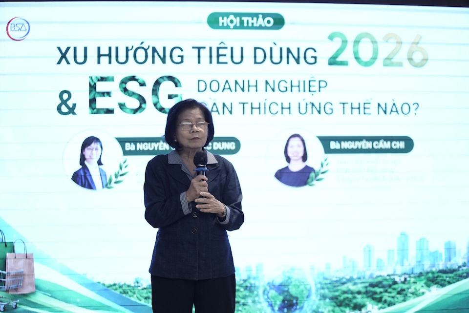 Bà Vũ Kim Hạnh, Chủ tịch Hiệp hội Doanh nghiệp HVNCLC nhấn mạnh phát triển bền vững không còn là lựa chọn mà là yêu cầu tất yếu để bước vào chuỗi cung ứng toàn cầu. Ảnh: BTC