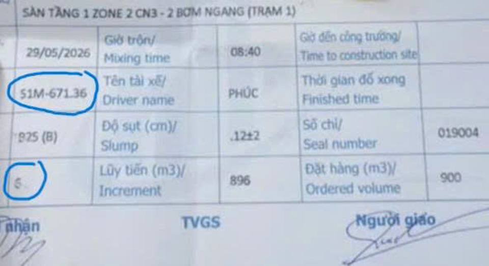 Phiếu xuất kho thể hiện xe Hoàng Tấn Phát biển số 51M-671.36 chở 6m3 bê tông tươi, tương đương khoảng khoảng 14,4 tấn.