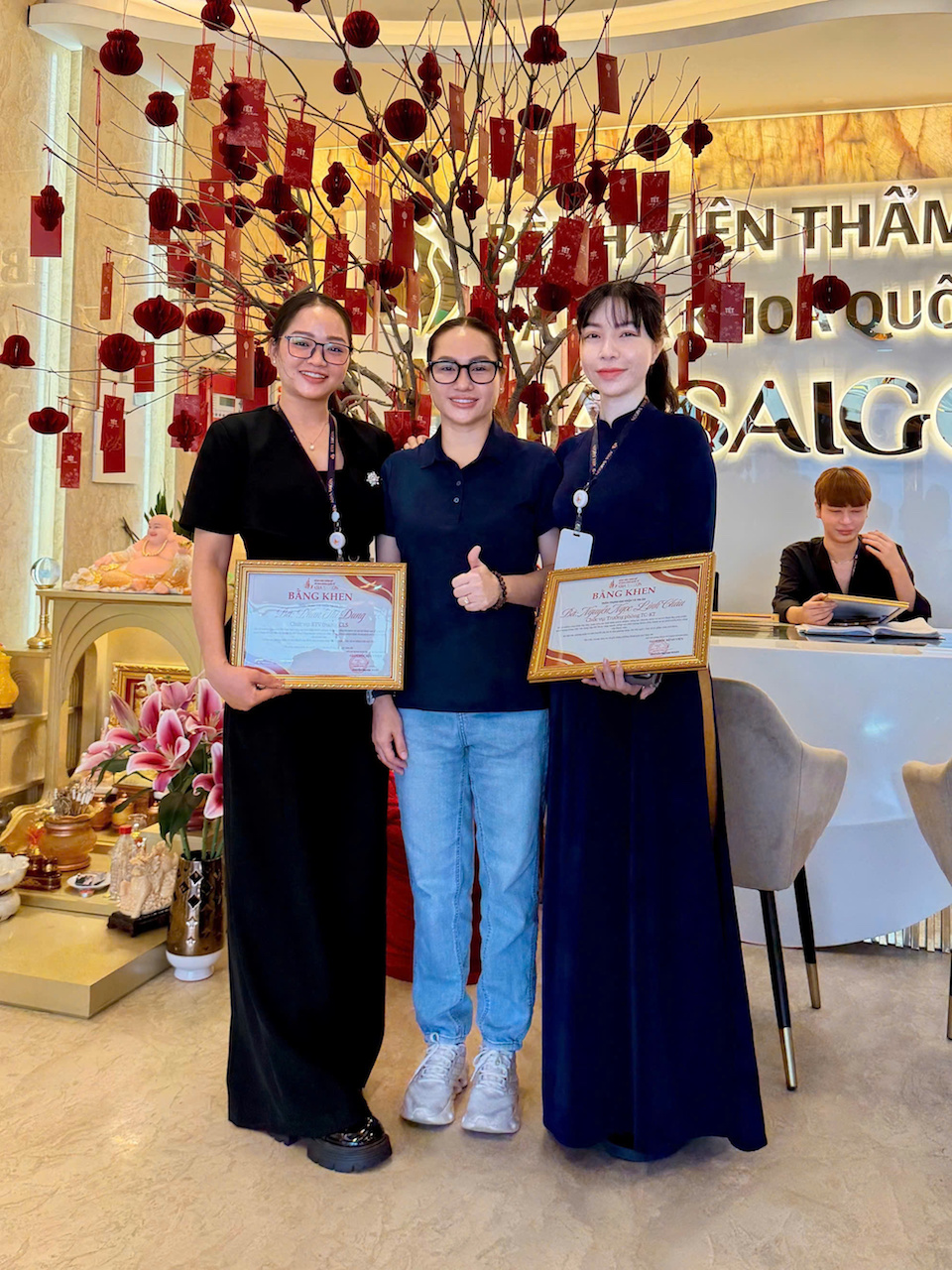 Bác sĩ Annie Nguyễn luôn dịu dàng dẫn dắt, nghiêm cẩn làm nghề và trân trọng từng dấu ấn của đội ngũ cộng sự xuất sắc.