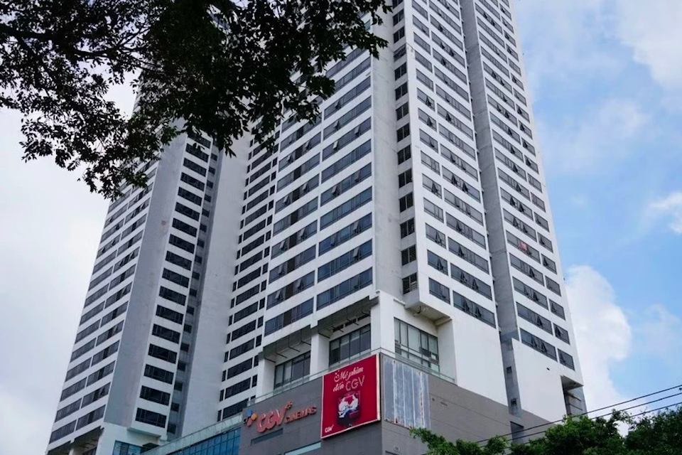 Toàn cảnh chung cư Lapen Center (33A đường 30/4, TP.HCM) quy mô 36 tầng, nơi đang xuất hiện hàng loạt vết nứt gãy gây bất an cho cư dân.