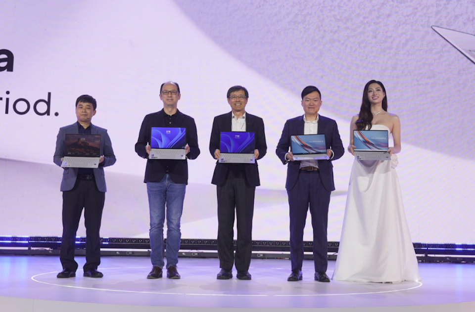 ASUS ExpertBook Ultra định vị là 