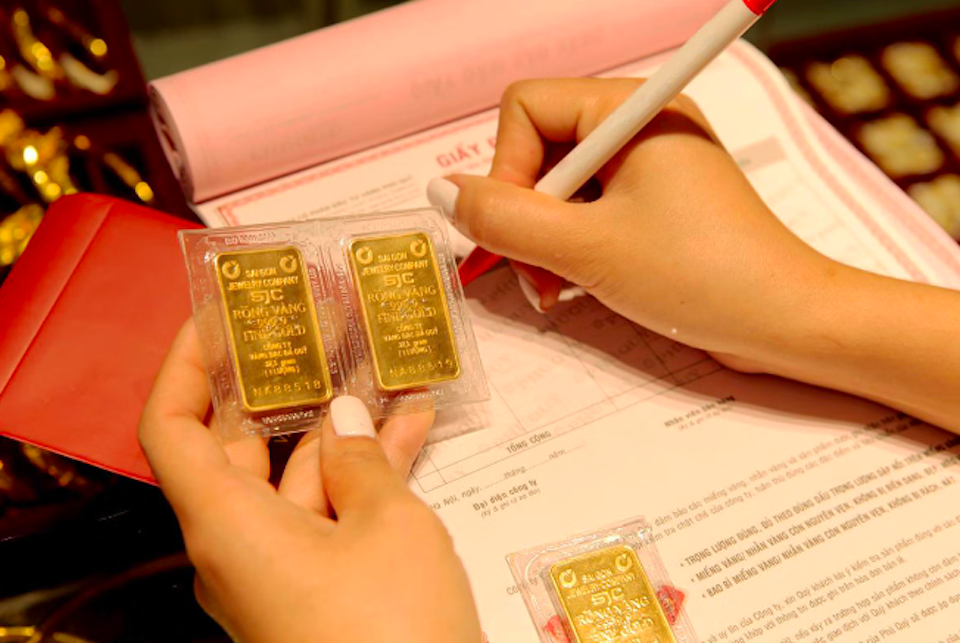 Từ ngày 1/7/2026, hoạt động mua bán vàng miếng sẽ chính thức chịu thuế thu nhập cá nhân với mức thuế suất 0,1%. Ảnh minh hoạ