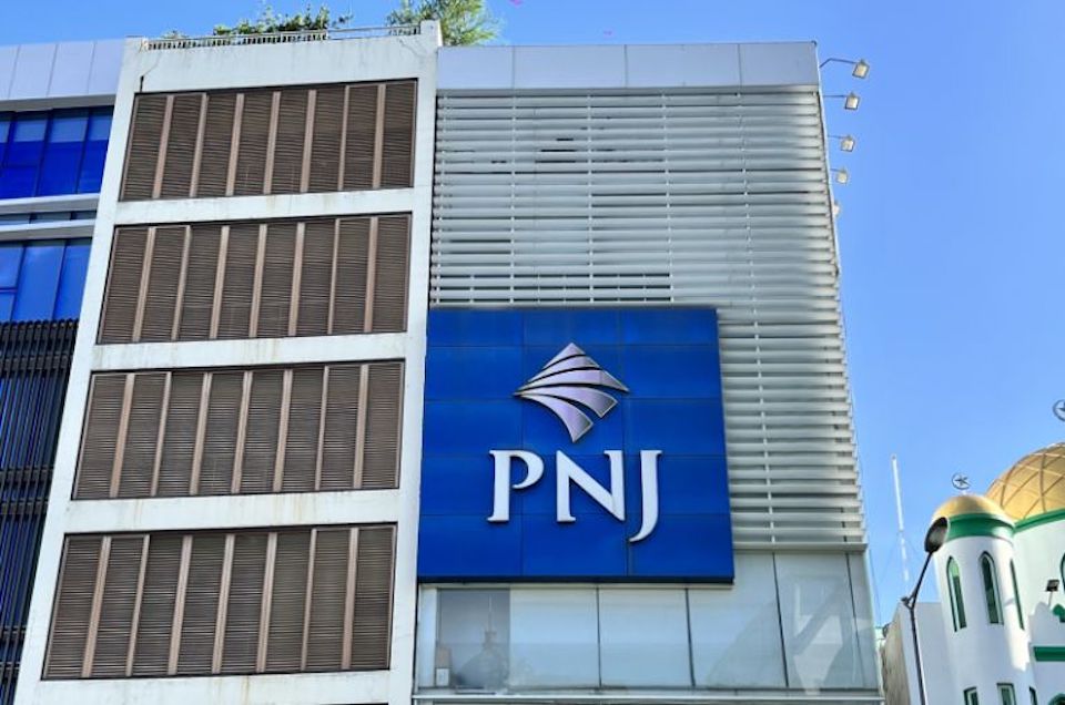 Đà bán tháo khiến thị giá PNJ rơi xuống vùng 54.600 đồng/cổ phiếu, mức thấp nhất trong vòng một năm qua. Ảnh minh hoạ