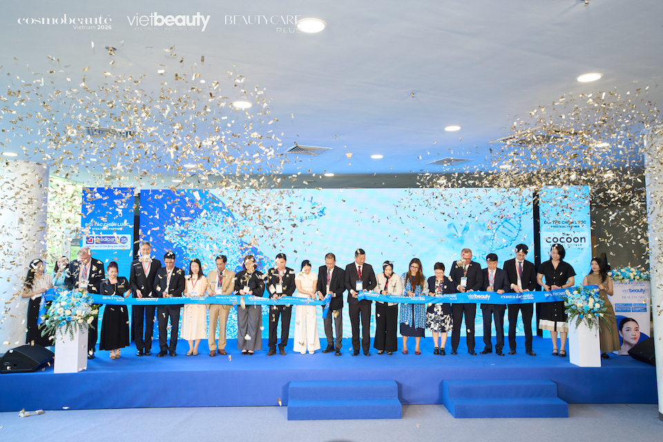 Toàn cảnh lễ khai mạc chuỗi triển lãm Vietbeauty, Cosmobeauté Vietnam và Beautycare Plus 2026 tại Trung tâm Hội chợ và Triển lãm Sài Gòn (SECC), TP.HCM. Ảnh: BTC