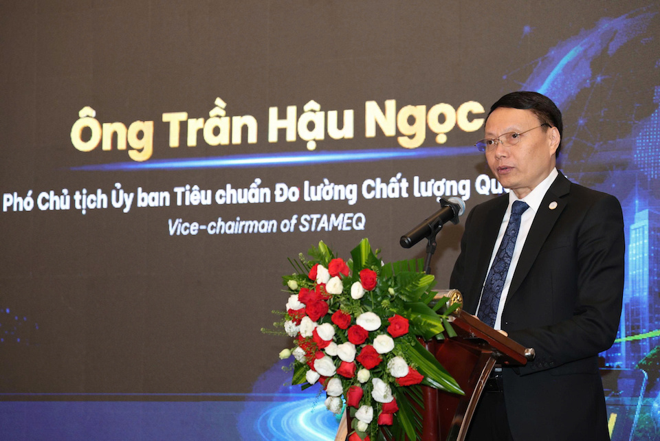 Ông Trần Hậu Ngọc, Phó Chủ tịch Ủy ban Tiêu chuẩn Đo lường Chất lượng Quốc gia nhấn mạnh mối quan hệ hữu cơ giữa năng suất xanh và phát triển bền vững đối với doanh nghiệp Việt. Ảnh: BTC