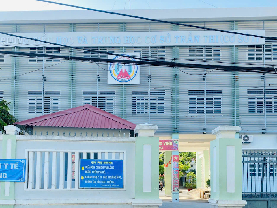 Trụ sở Trường TH&THCS Trần Thi (nay sáp nhập thành Trường THCS Phan Rang) – nơi tập thể sư phạm đang mong mỏi những băn khoăn nội bộ sớm được giải quyết dứt điểm để ổn định môi trường dạy và học. Ảnh: Minh Hà