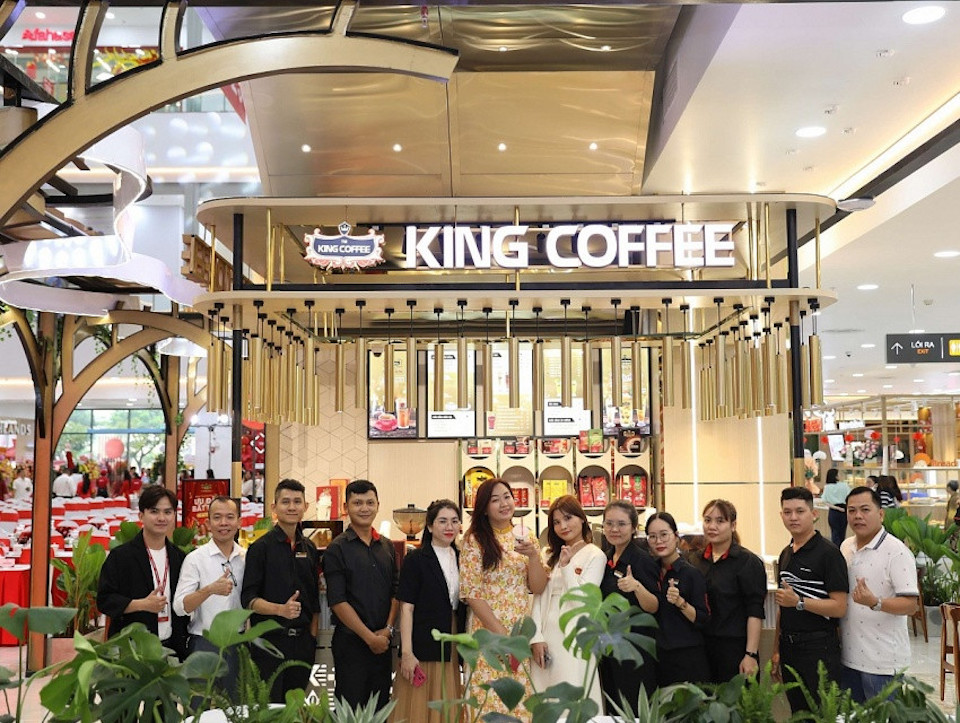 Góc không gian hiện đại tại King Coffee, điểm hẹn quen thuộc cho chị em thưởng thức đồ uống và nhận quà dịp Phụ nữ Việt Nam
