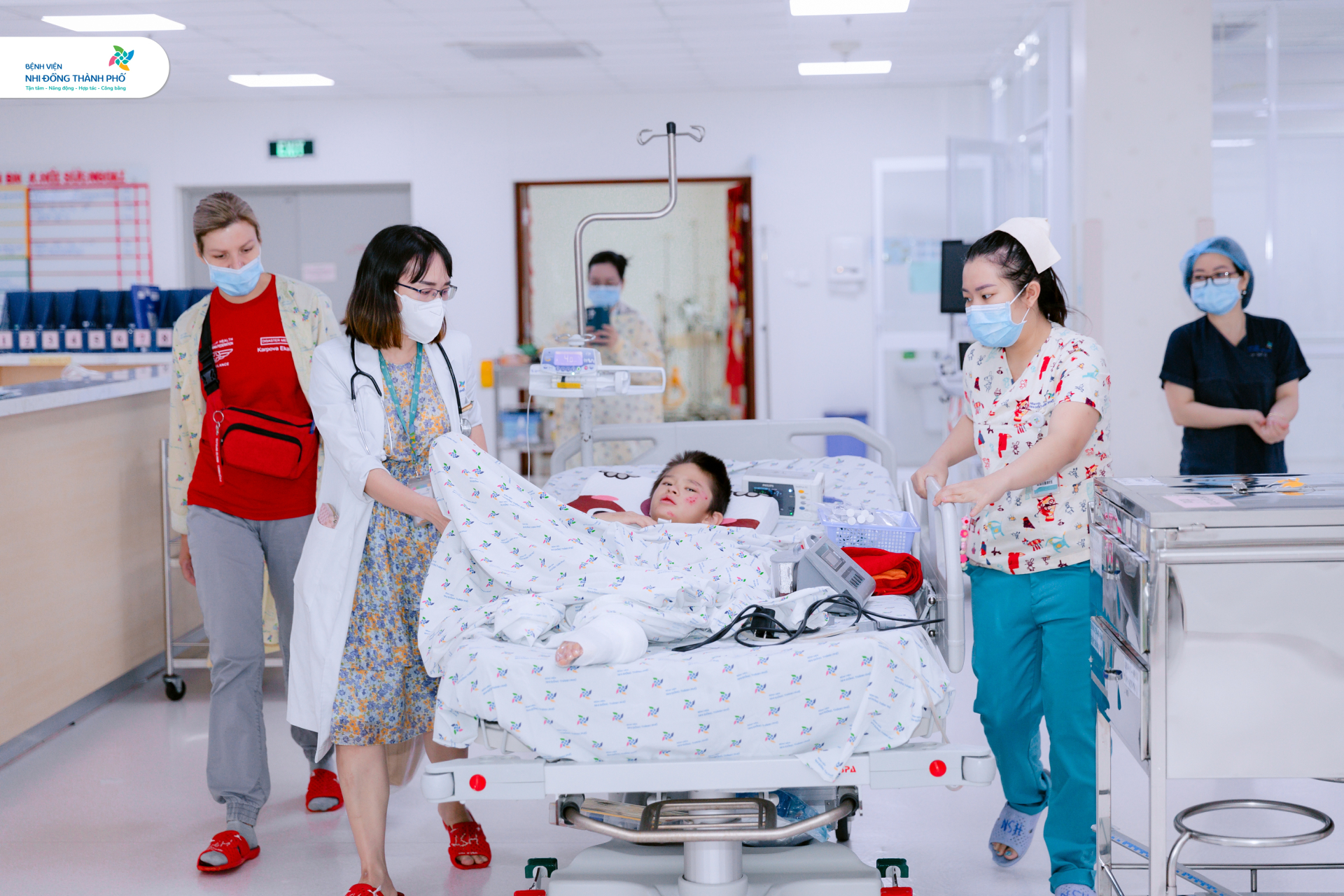 Các bên phối hợp cùng đưa bệnh nhi về nước