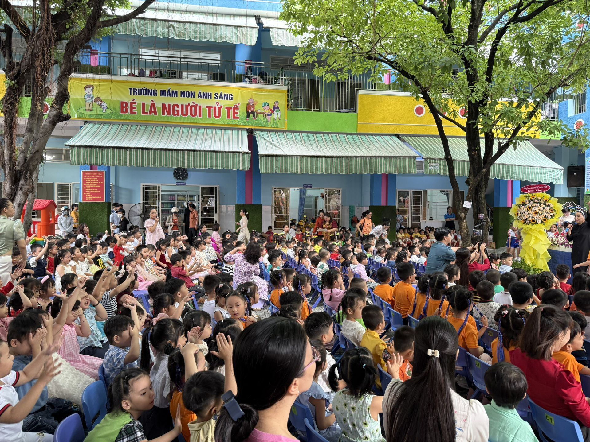 Mục tiêu của TP.HCM là chăm sóc sức khỏe toàn diện cho người dân, nâng cao chất lượng dân số. Ảnh chụp các em nhỏ tại Trường Mầm non Ánh Sáng (quận Tân Phú)