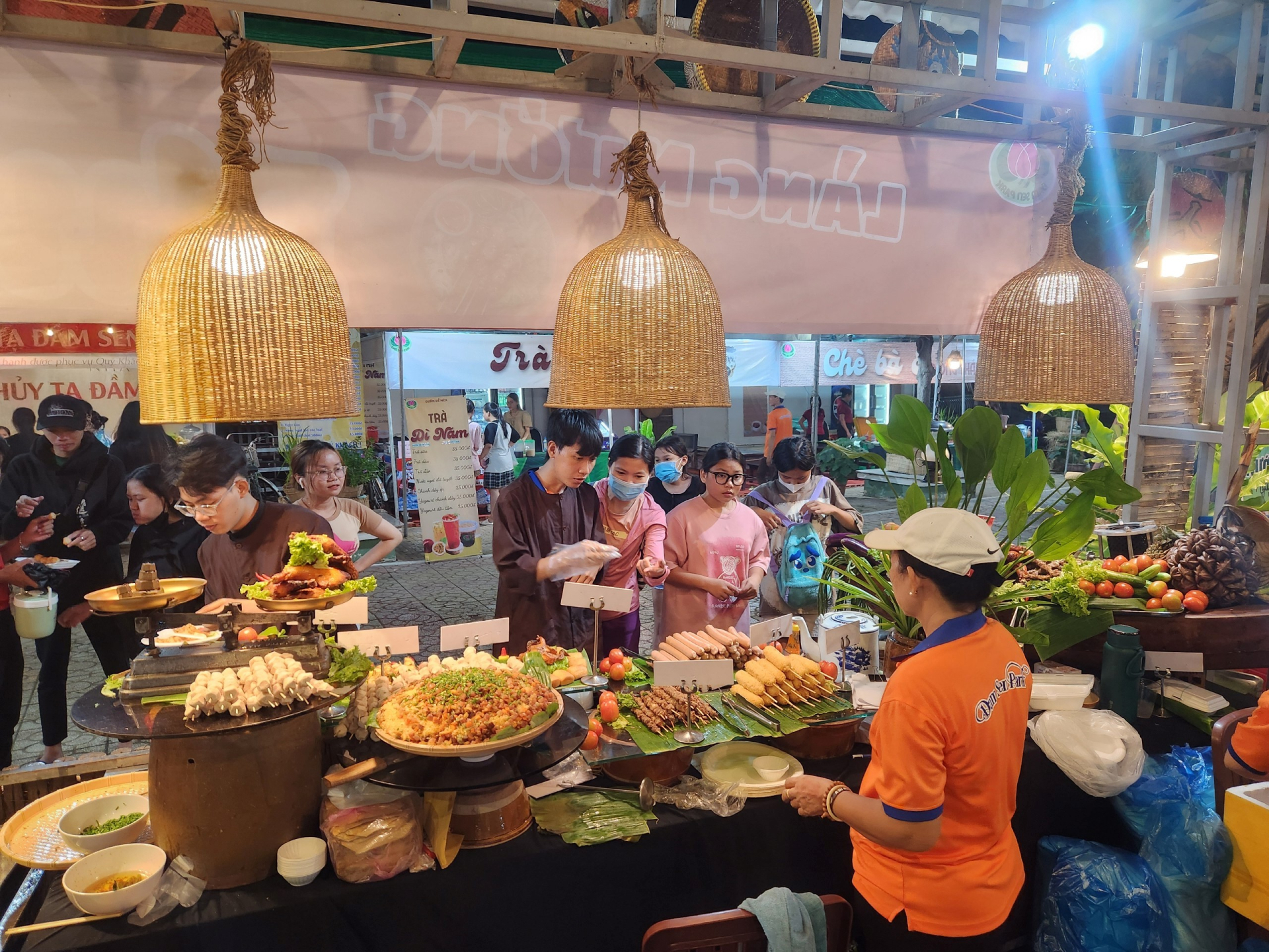 Hơn 30 gian hàng ẩm thực truyền thống từ các tỉnh miền Tây Nam Bộ 