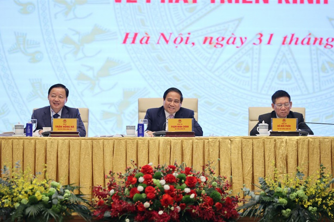 Thủ tướng Chính phủ Phạm Minh Chính, các Phó Thủ tướng Trần Hồng Hà, Hồ Đức Phớc chủ trì Tọa đàm.