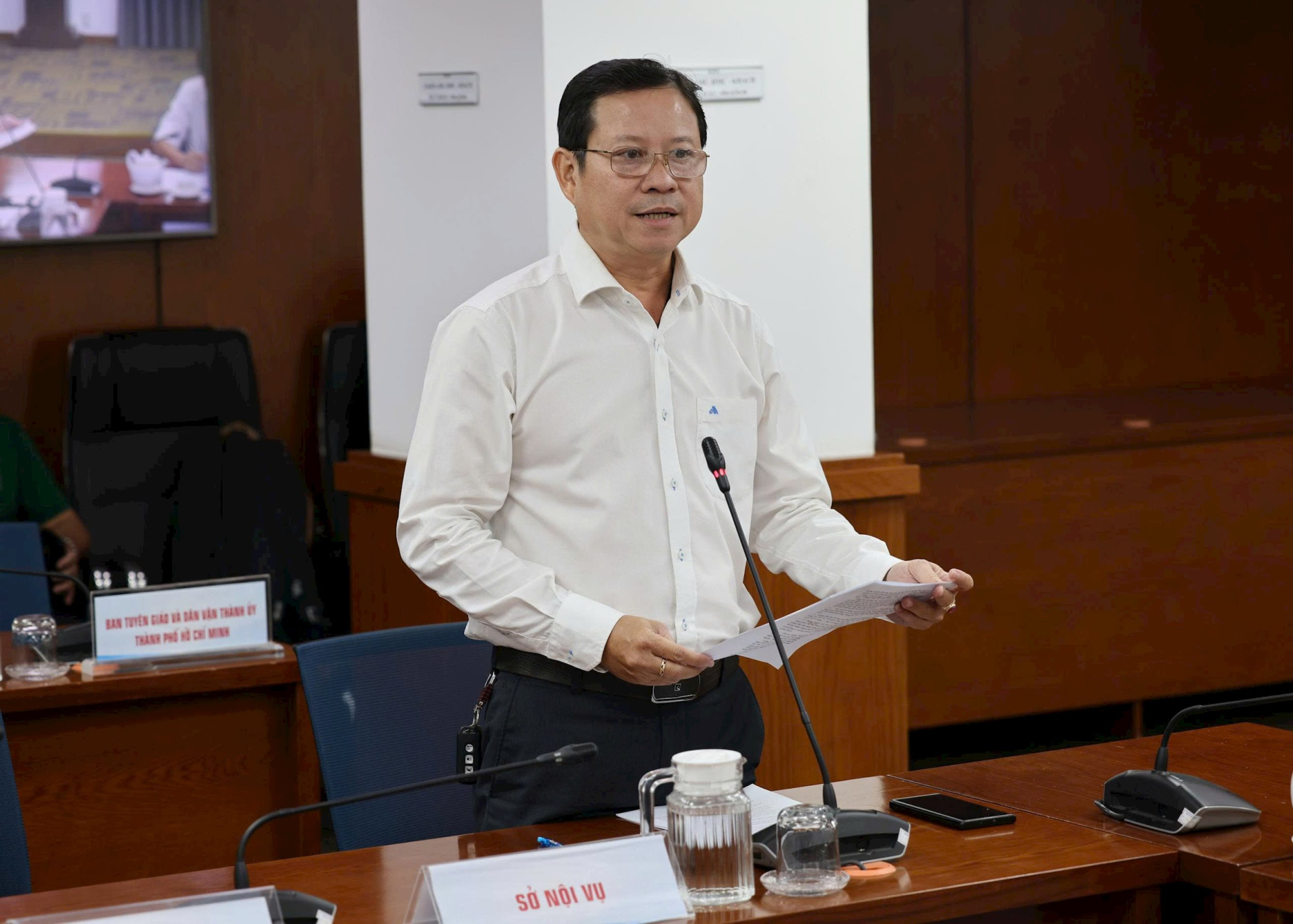 Ông Nguyễn Hoàng Hưng, Trưởng phòng Xây dựng chính quyền và công tác thanh niên, Sở Nội vụ TPHCM thông tin tại họp báo.
