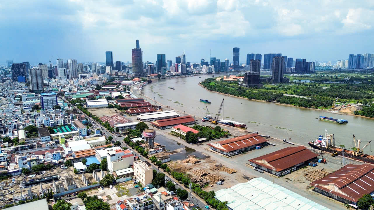 Khu vực Trung Tâm TP.HCM nhìn về sông Sài Gòn hướng quận 4 (cũ)