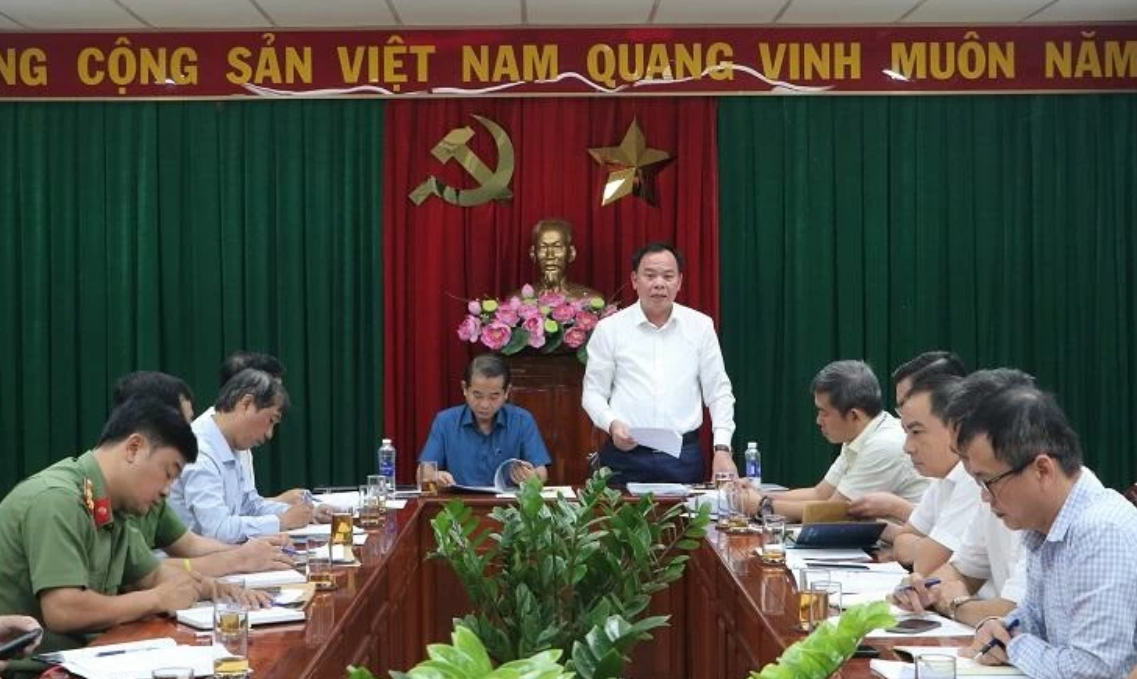   Phó Bí thư Tỉnh ủy, Chủ tịch UBND tỉnh Võ Tấn Đức phát biểu tại buổi làm việc.  