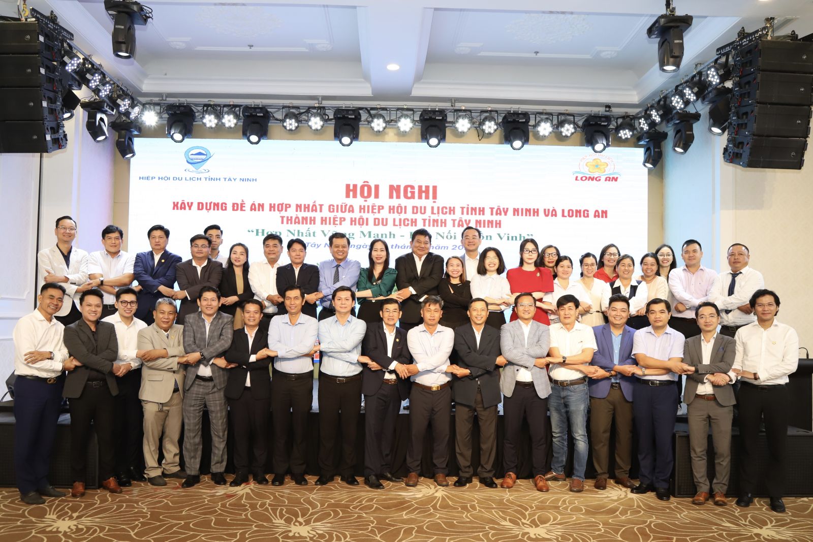 Các đại biểu quyết tâm đưa du lịch Tây Ninh trở thành điểm đến hấp dẫn.