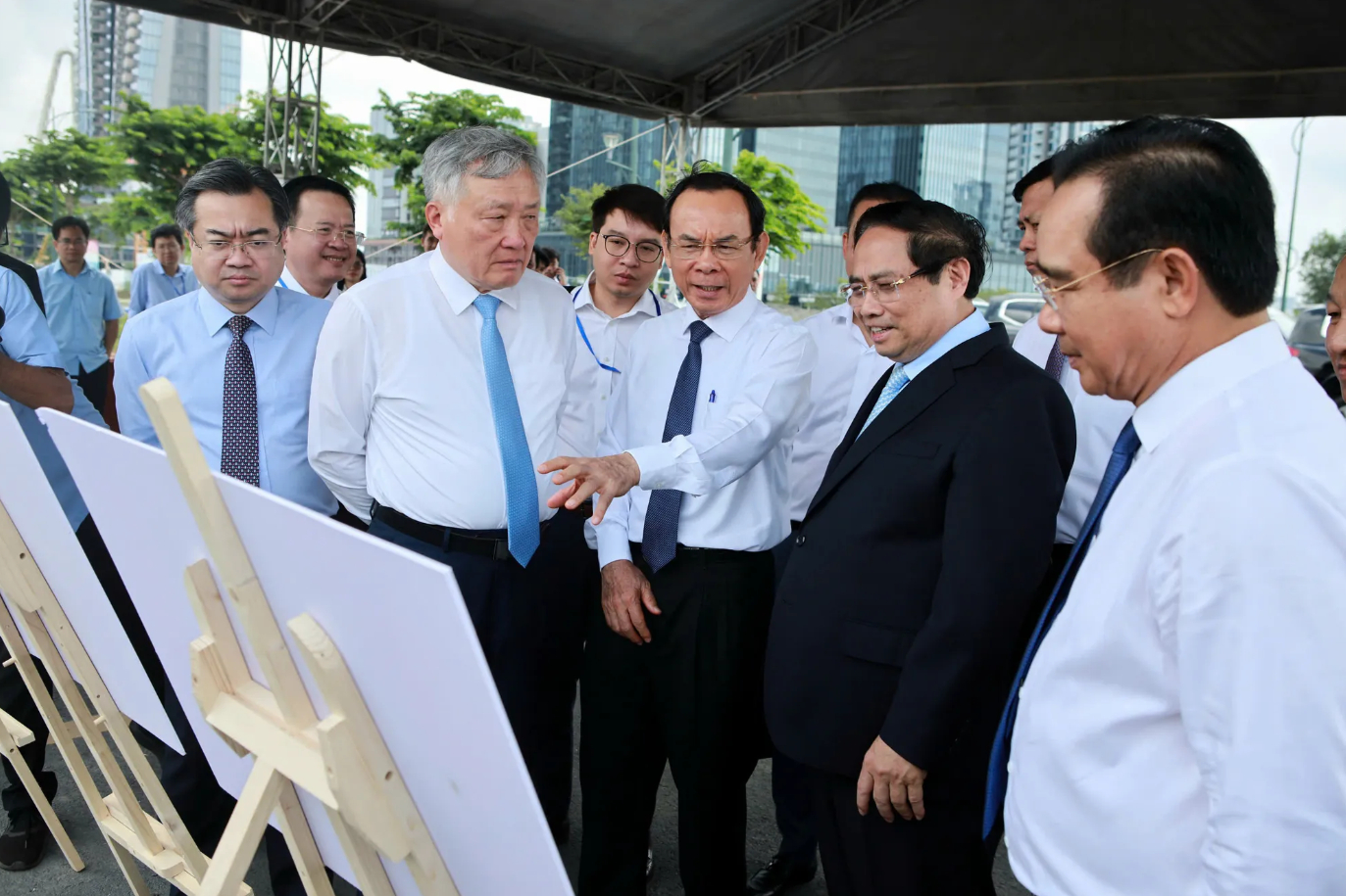 Thủ tướng Phạm Minh Chính khảo sát thực địa khu vực dự kiến xây Trung tâm tài chính quốc tế tại TP.HCM.
