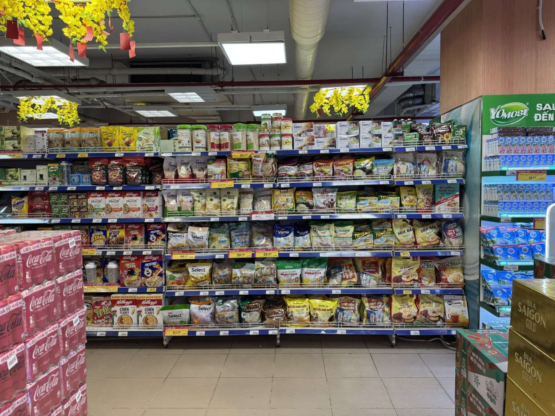 Bên trong một siêu thị của hệ thống Co.op Mart trực thuộc Saigon Co.op. (hình minh họa)