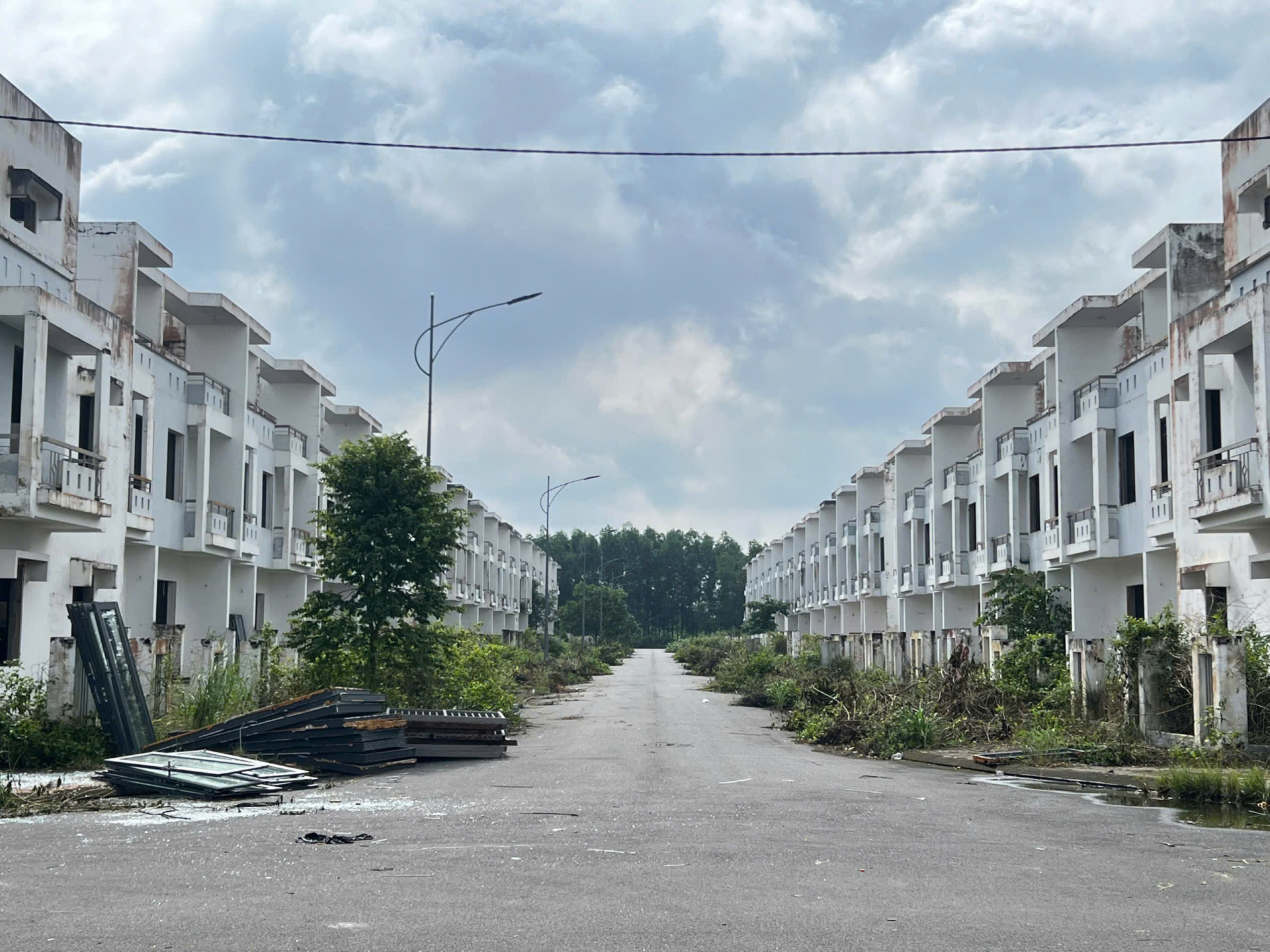 Một trong những con đường chính trong dự án.