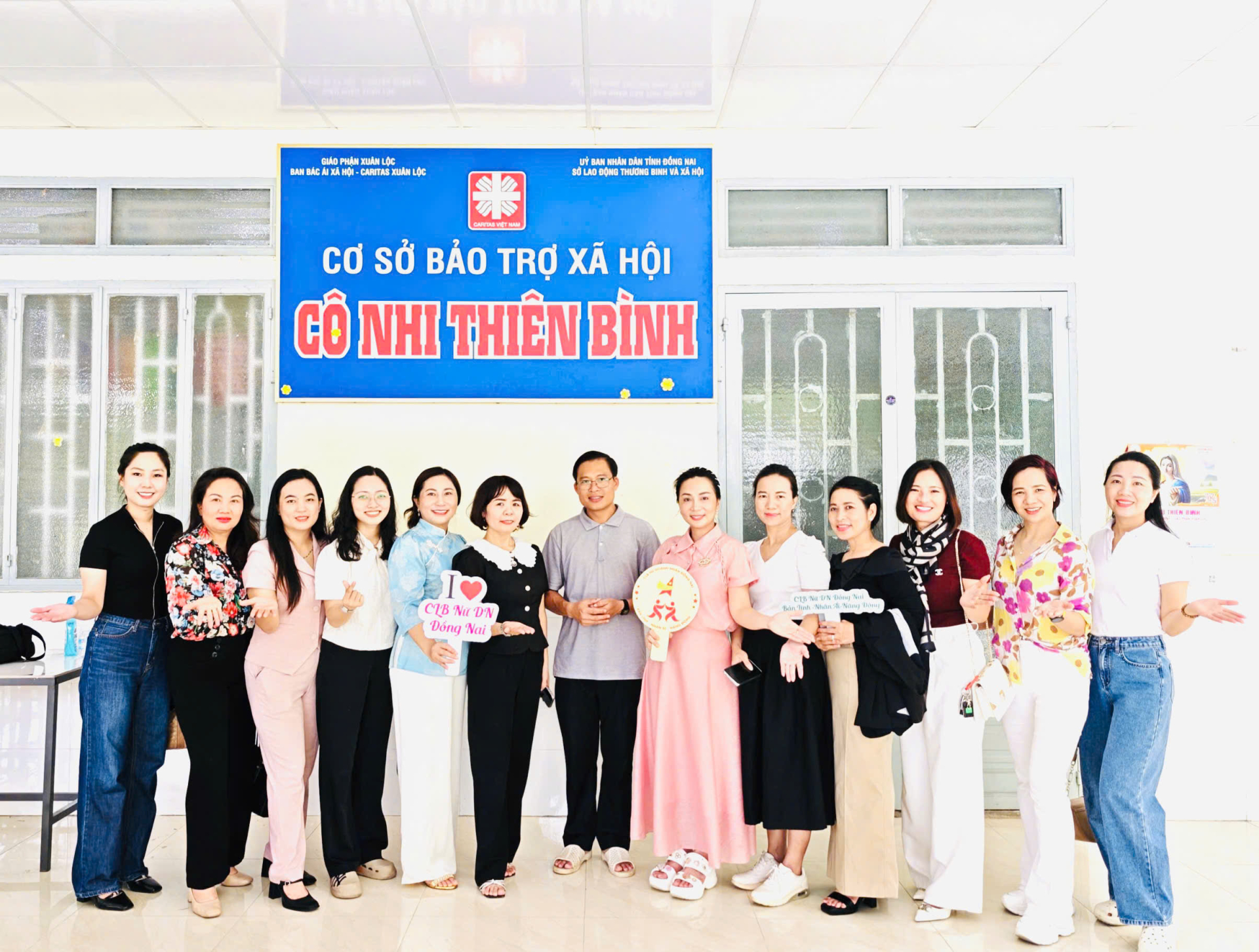 Chương trình do bà Dương Thị Chiêu Anh - Chủ nhiệm CLB Nữ doanh nhân Đồng Nai trực tiếp làm trưởng đoàn và tập thể hội viên CLB trao tặng. 