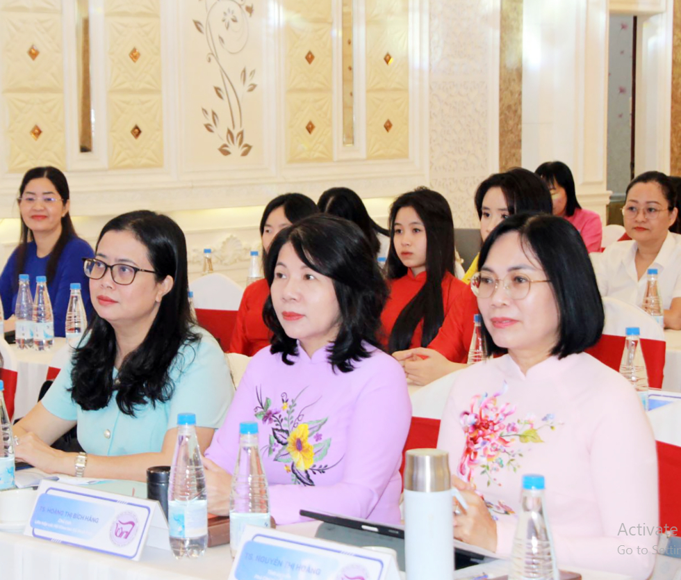 Các đại biểu tham dự hội thảo chuyên đề “Nữ trí thức – nguồn nhân lực chất lượng cao góp phần xây dựng và phát triển đất nước”.