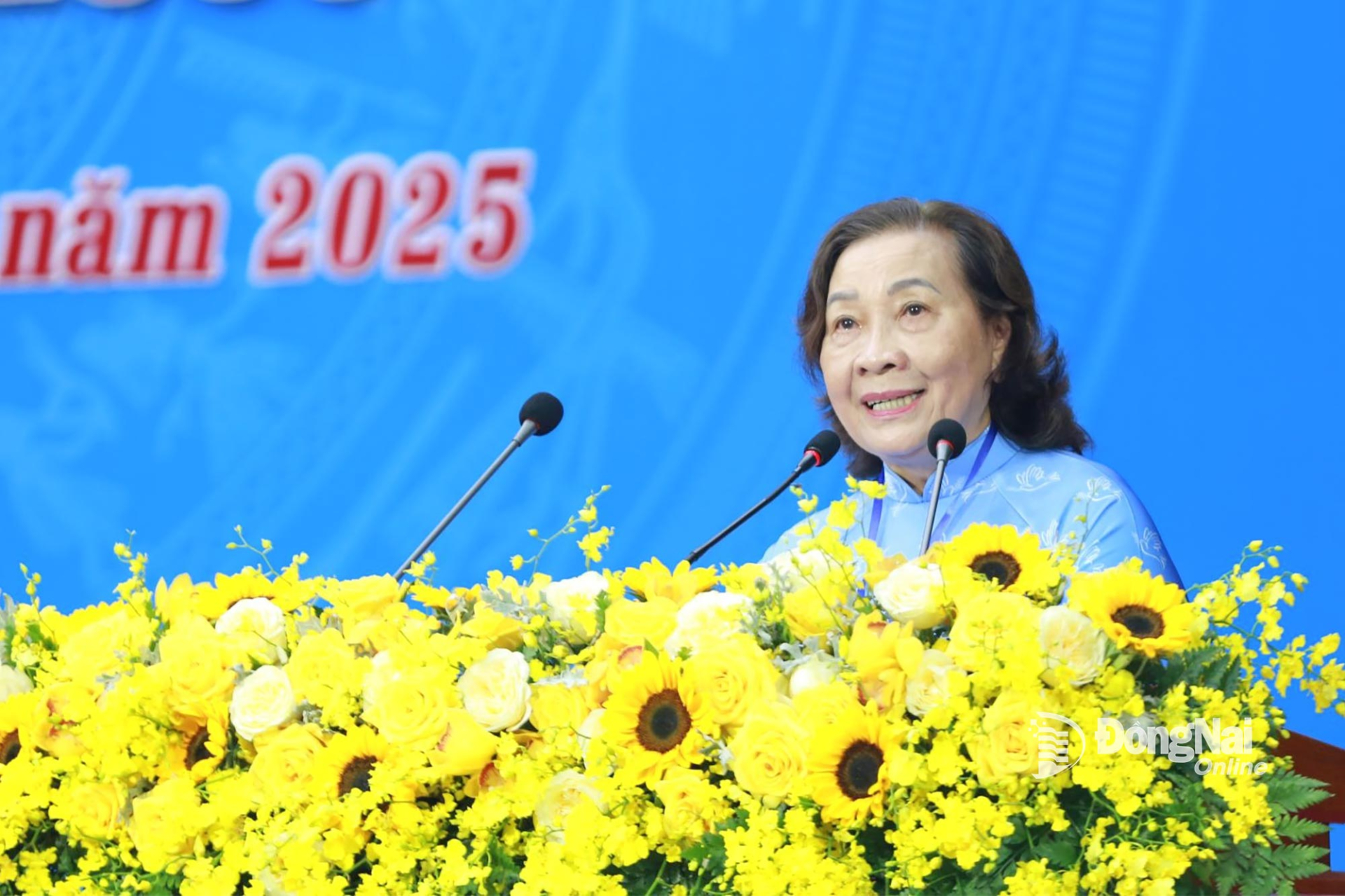 Tiến sĩ Nguyễn Thị Thu Lan - Chủ tịch Hội Nữ trí thức tỉnh Đồng Nai phát biểu tham luận tại đại hội.