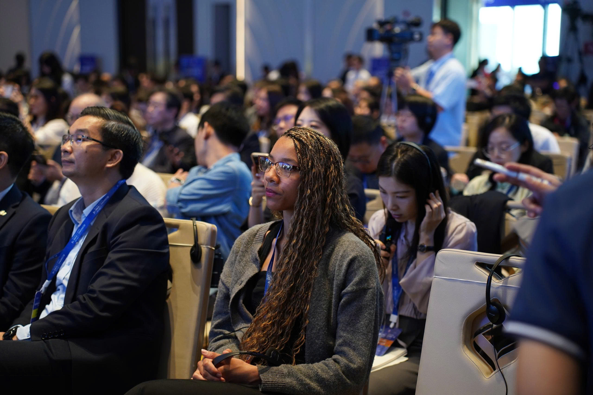 Talkshow “Intelligent Generation NOW” mở màn Diễn đàn Kinh tế mùa thu 2025