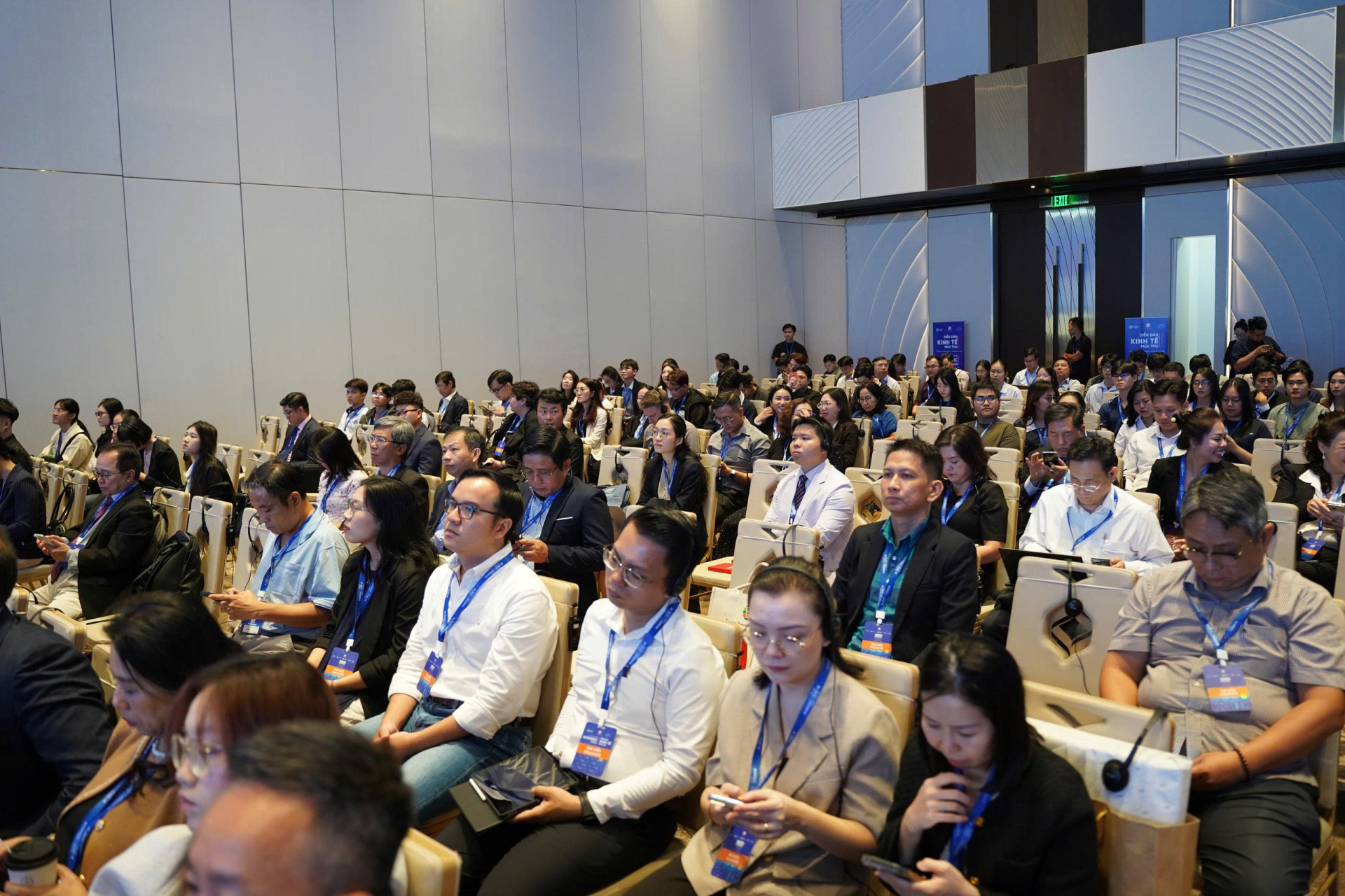 Hàng trăm trí thức trẻ, thanh niên tiêu biểu tham gia đối thoại tại talkshow.