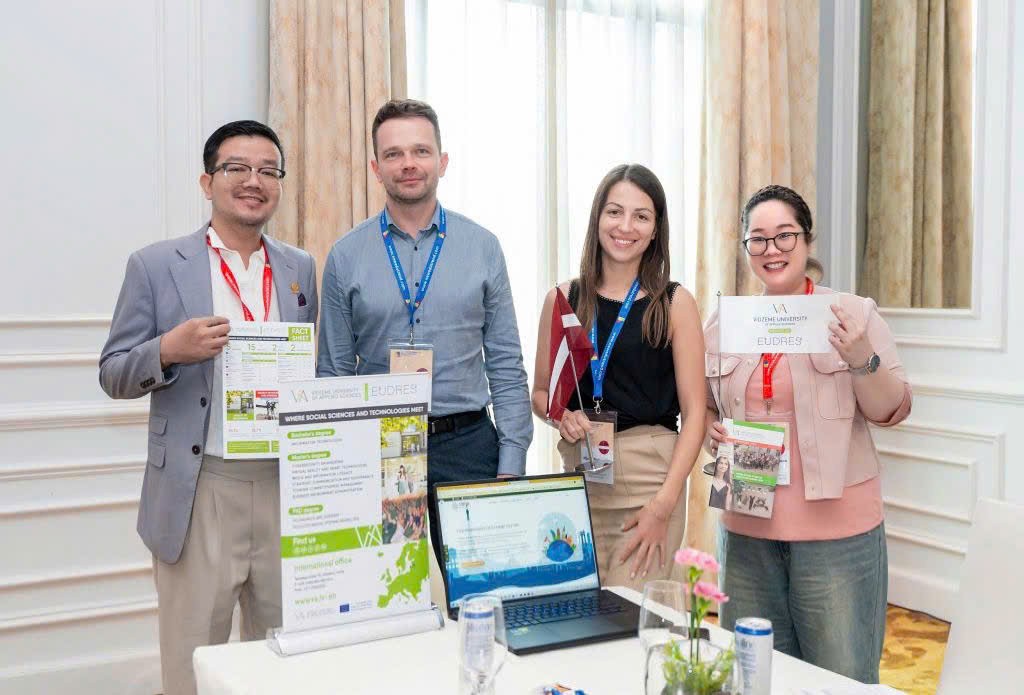 C-Dragon Overseas Education tại buổi gặp gỡ cùng đại diện các trường đối tác Châu Âu. Trao đổi và củng cố mối quan hệ hợp tác chiến lược vì sự phát triển giáo dục