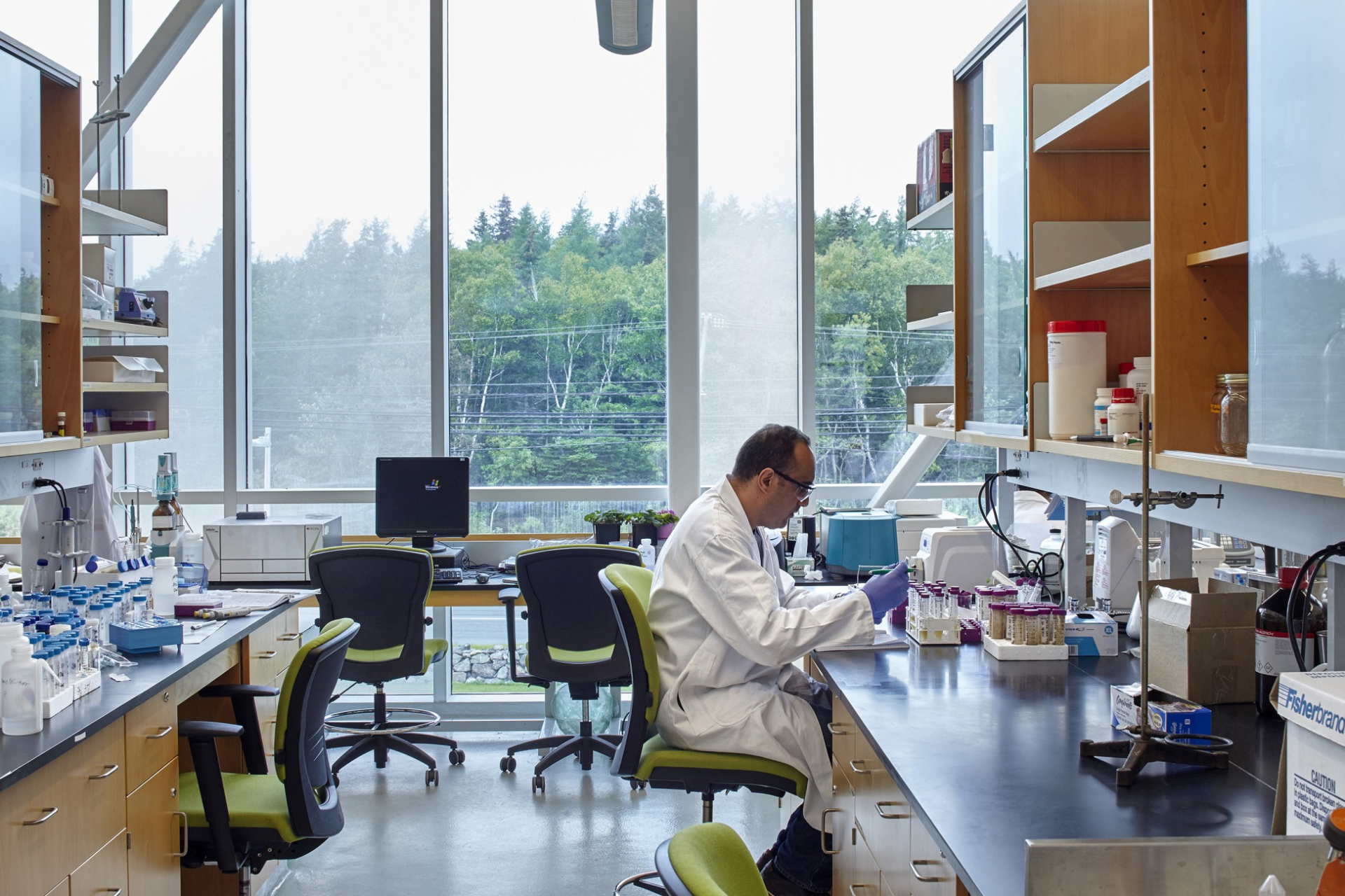 Phòng thí nghiệm hiện đại tại Đại học Cape Breton, phục vụ hiệu quả học tập và nghiên cứu cho sinh viên khối Khoa học, Kỹ thuật.