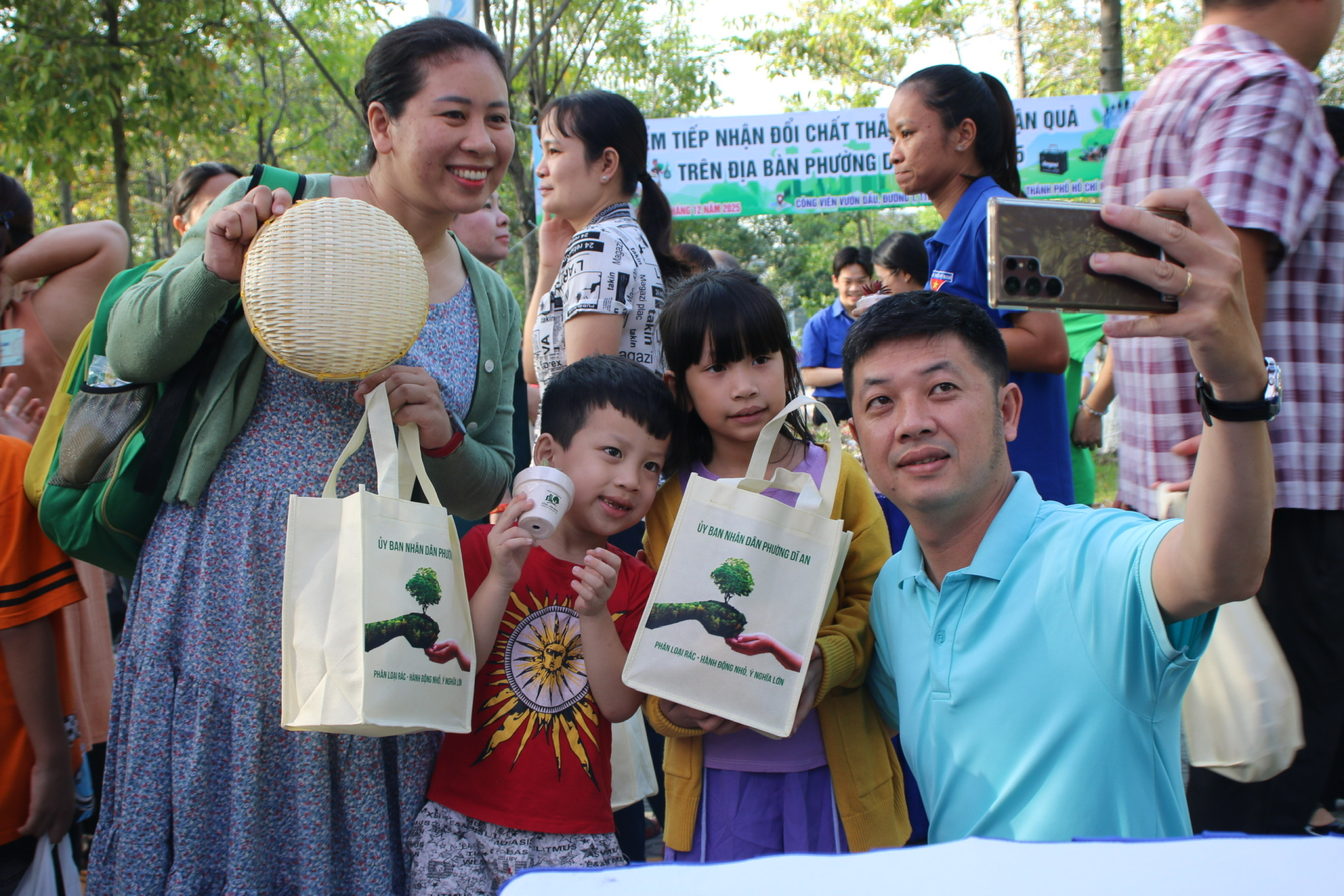 Chương trình thu hút đông đảo người dân tham gia.