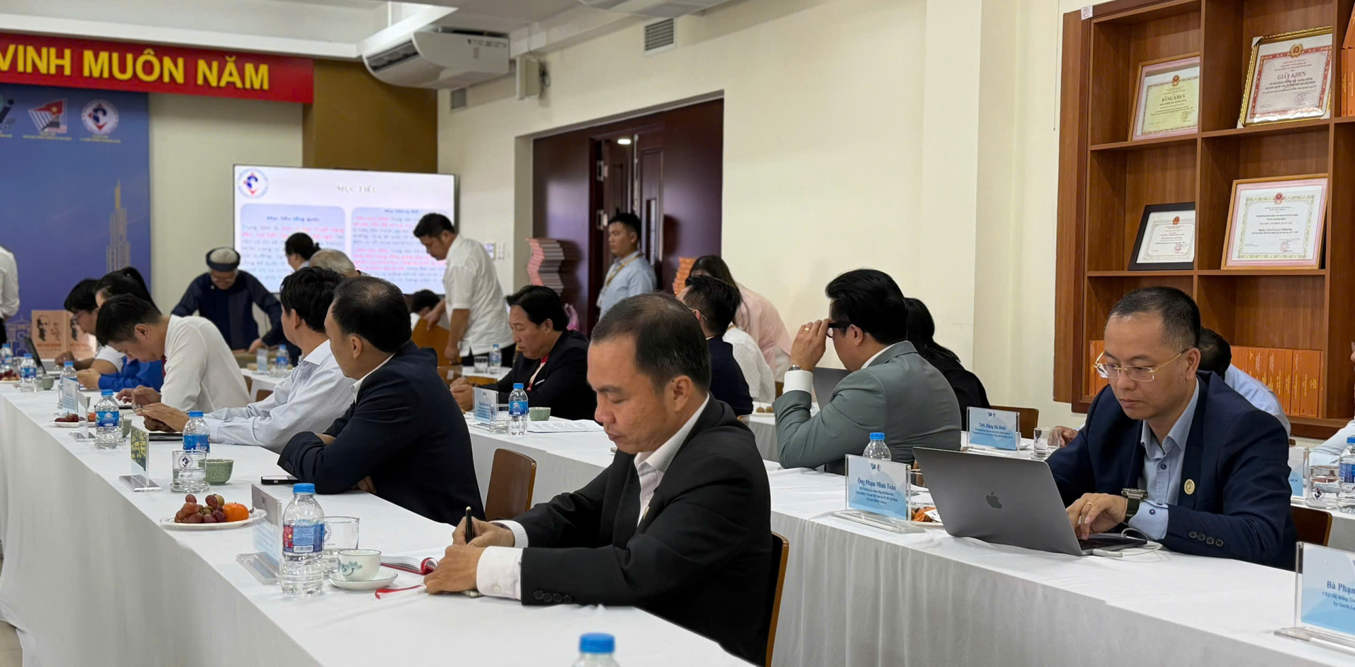 Tọa đàm và ký kết hợp tác thúc đẩy đào tạo nguồn nhân lực chất lượng cao tại ĐHQG TP.HCM