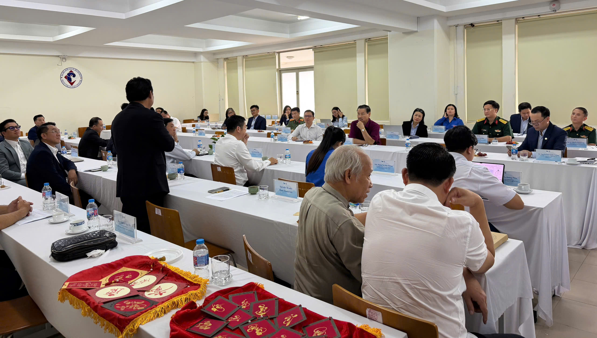 Đại biểu, khách mời tại chương trình.