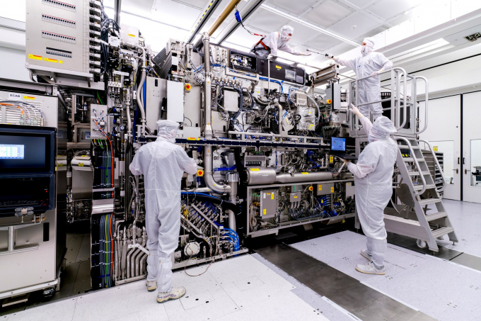 ASML là công ty duy nhất có khả năng chế tạo ra máy quang khắc EVU dùng trong công nghiệp sản xuất chip. Ảnh: ASML.