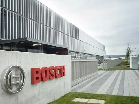Tại Việt Nam, Bosch đã xây dựng được một mạng lưới doanh nghiệp đồ sộ với văn phòng làm việc từ TP.HCM, Hà Nội, Đà Nẵng, Đồng Nai...