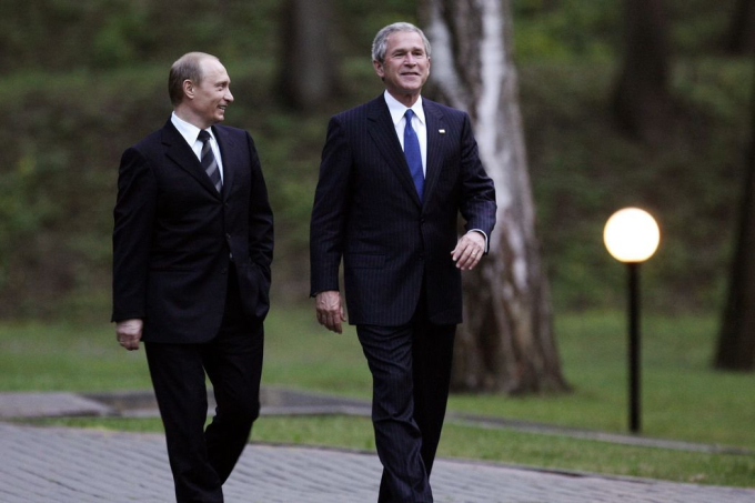 Cựu Tổng thống George W. Bush từng nói rằng ông nhìn thấu tâm hồn ông Putin. Ảnh: AP.