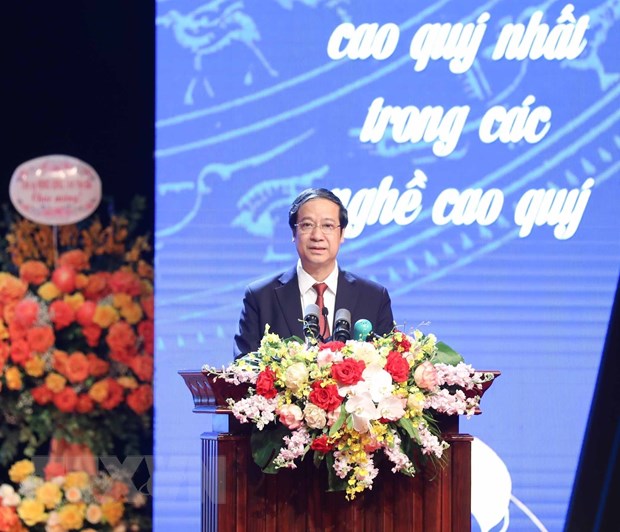 Bộ trưởng Bộ Giáo dục và Đào tạo Nguyễn Kim Sơn đọc diễn văn kỷ niệm. (Ảnh: Thanh Tùng/TTXVN)