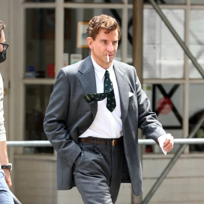 Bradley Cooper trên phim trường ở New York.