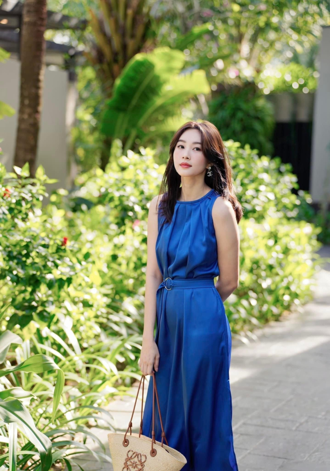 Hoa hậu Đặng Thu Thảo tự tin zoom cận nhan sắc, visual ít son phấn vẫn 