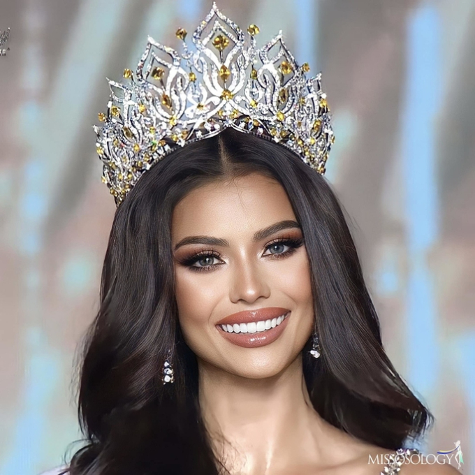                 Anntonia Porsild xuất sắc giành vương miện Miss Universe Thái Lan 2023          
