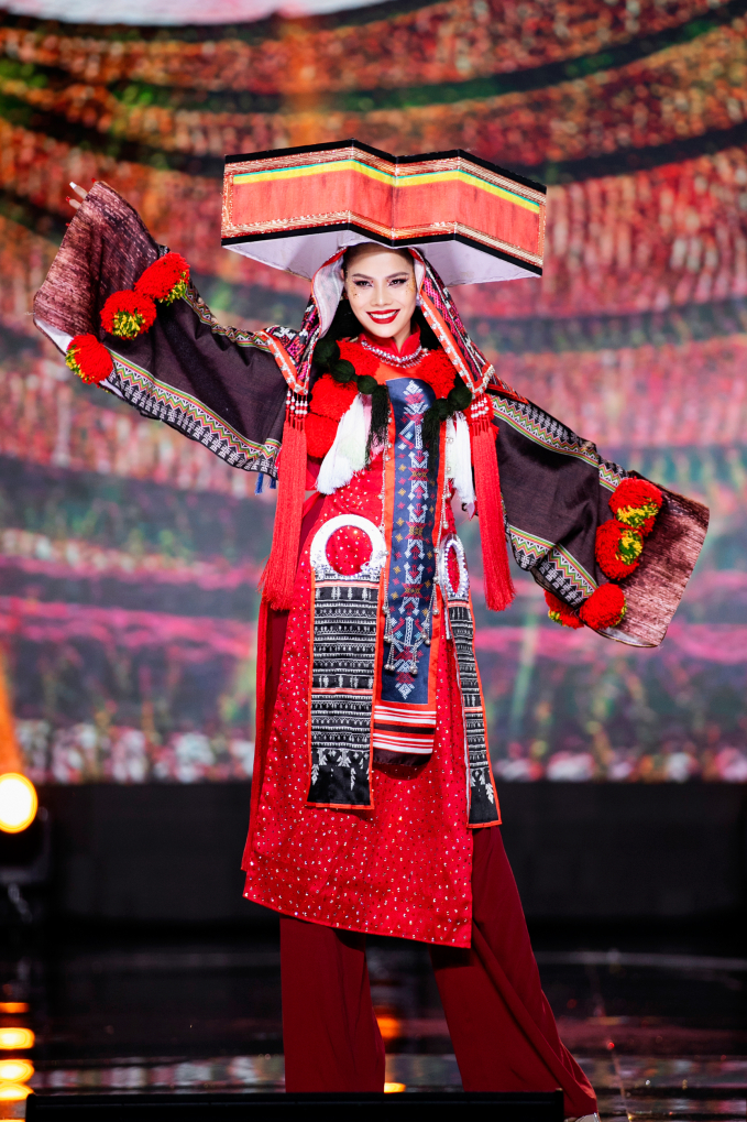   Điệu múa tứ tuần của NTK Nguyễn Trung Thành lại thể hiện văn hóa đặc trưng của lễ Tứ tuần Đại Khánh. Đây cũng là nguồn gốc của nghệ thuật múa bóng rỗi Việt Nam   