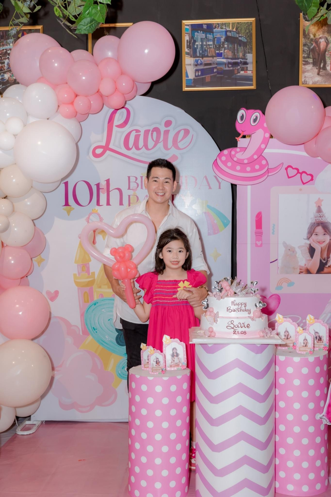 Sau 8 năm xa cách, Phùng Ngọc Huy và con gái mới có cơ hội cùng xuất hiện trong 1 bức ảnh mừng sinh nhật 