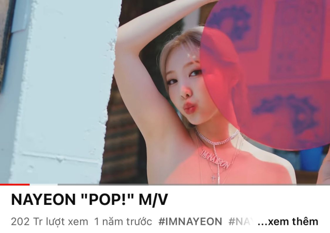         POP! của Nayeon ở thời điểm ra mắt đều trụ hạng nhạc số ổn định, thu về 202 triệu lượt xem sau tính đến hiện tại và còn là cơn sốt hè 2022        