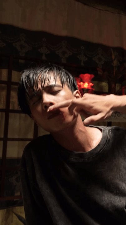 Quỳnh Lý lỡ tay đánh thật, khiến bạn diễn chảy máu ở phim Việt ăn khách nhất hiện tại - Ảnh 8.