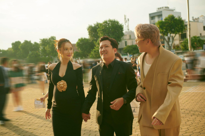 Vợ chồng Trường Giang - Nhã Phương và Phát La có mặt ở Chung kết Miss Grand Vietnam 2023 để động viên tinh thần cho Thiên Ân