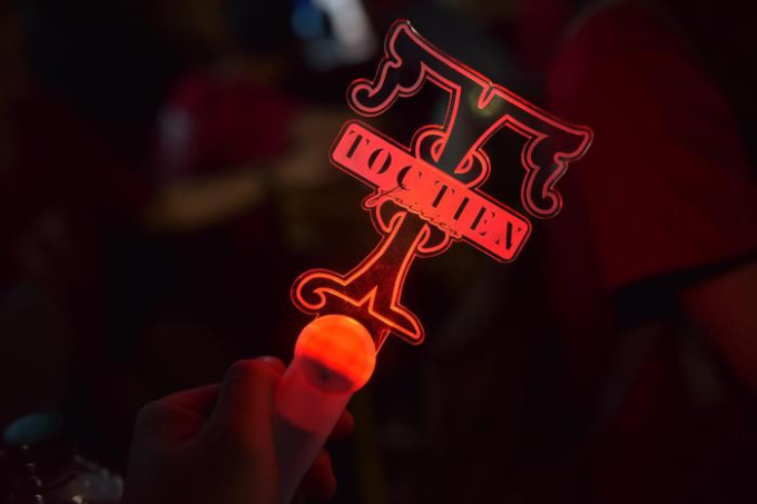 Các lightstick trước đó của nghệ sĩ Việt cũng khá đơn giản