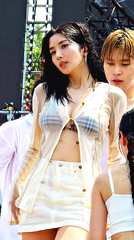 Sau lễ hội nước Waterbomb, Kwon Eun Bi đã thật sự lột xác với hình tượng trưởng thành, táo bạo và đầy thu hút