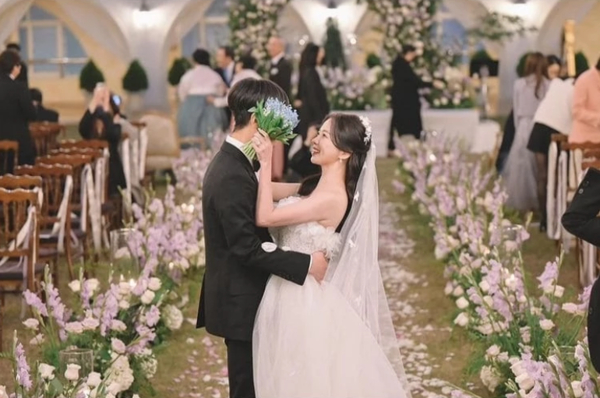 Đám cưới của Lee Ha Neul làm tiêu tốn nhiều giấy mực của báo chí