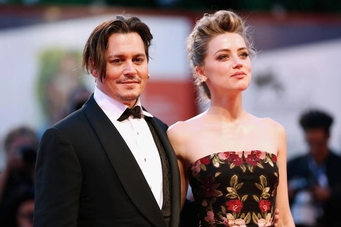 Johnny Depp từng trải qua cuộc hôn nhân không hạnh phúc với nữ diễn viên Amber Heard