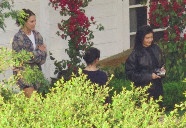 Kylie Jenner và Timothée Chalamet lần đầu công khai 